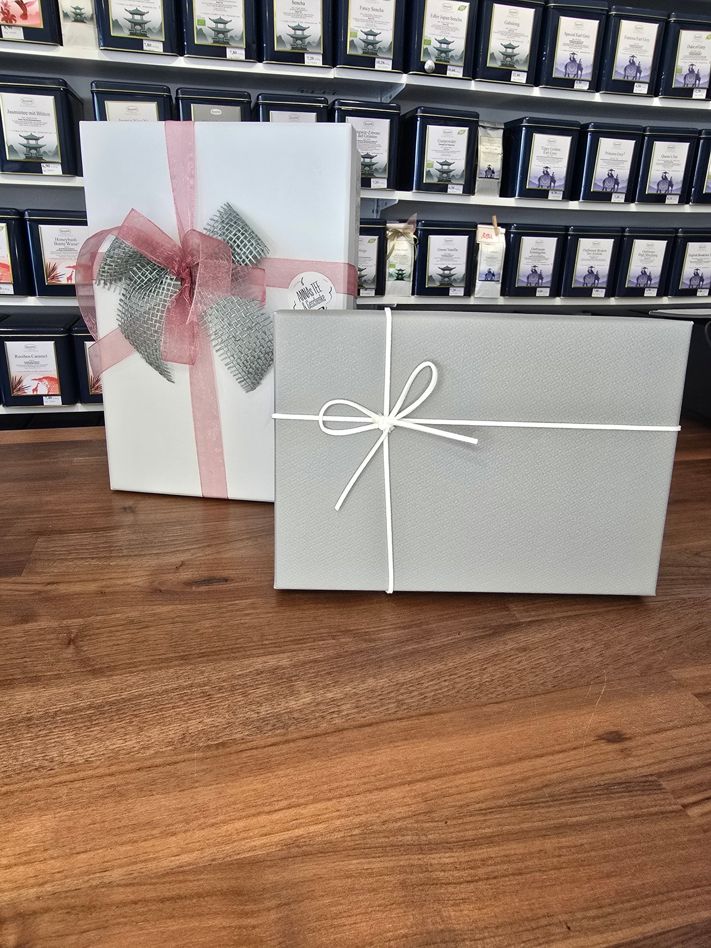 Hochwertig und individuell verpacktes Teepräsent mit Zubehör - Mama Geschenbox für mehr Ruhe im stressigen Alltag