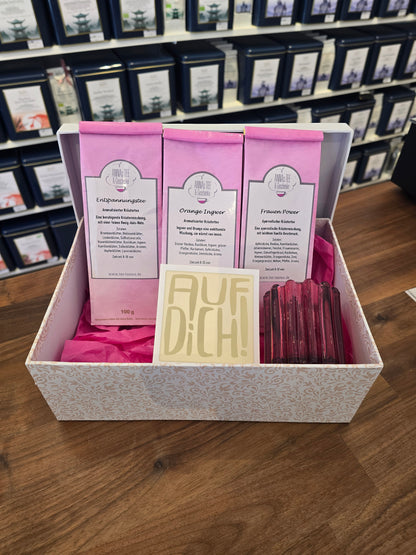 Tee-Geschenkbox „NamasTee“ mit ayurvedischen Tees und achtsamen Extras – ideales Präsent für Yoga-Studios, Mitarbeiter:innen-Gesundheit, Firmen-Giveaways oder Selfcare-Momente im Homeoffice.